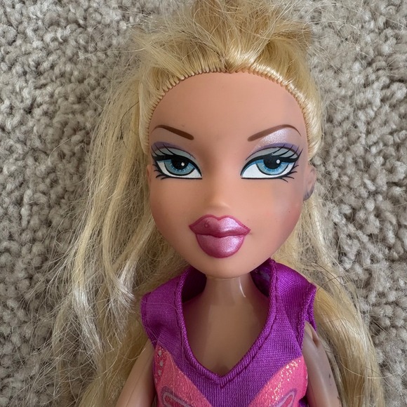 Bratz Doll Cloe Genie Magic in Different Clothes 2001 Blonde Blue Eyes Hair Cut? - Picture 3 of 10